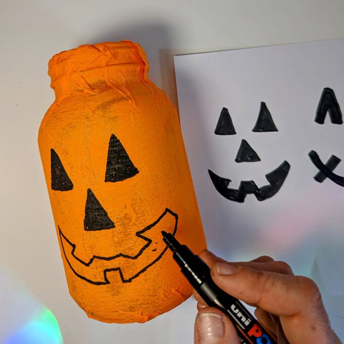 idea_halloween-glass-lanterns-pumpkin_step3b.jpg?sw=680&q=85