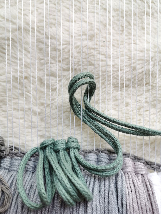 christmassceneweaving_step-12_2.jpg?sw=554&q=85