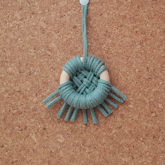 idea%5Fmacrame%2Dchristmas%2Dcrackers%2Dblue%5Fstep6.jpg?sw=554&q=85