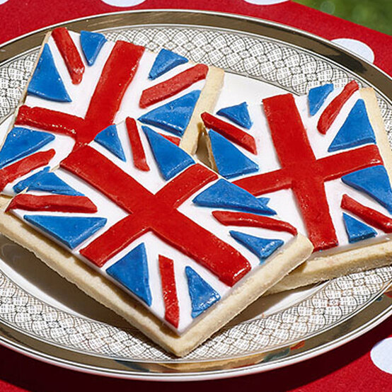 idea_coronation-party-ideas_cookies.jpg?sw=554&q=85