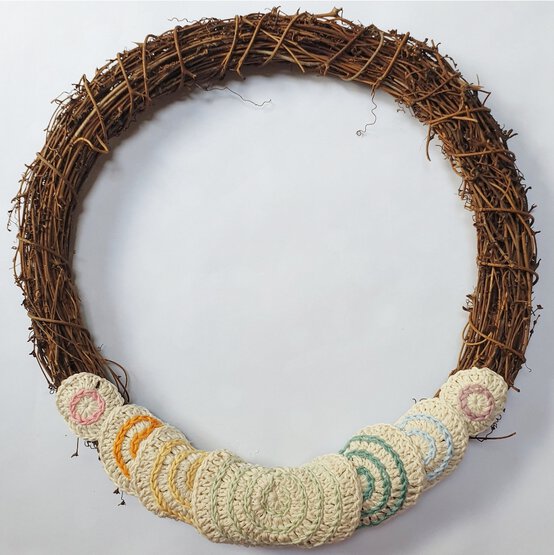 Idea_how-to-make-a-crochet-gingerbread-village-wreath_step12a.jpg?sw=554&q=85