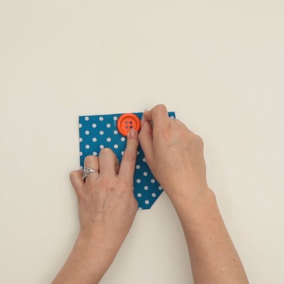 buttonpocket-step8.jpg?sw=554&q=85