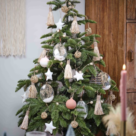 Idea_boho-projects-to-make-for-christmas_12.jpg?sw=554&q=85