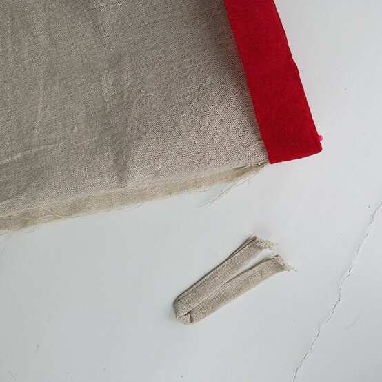 cricut-christmas-stocking-step-17.jpg?sw=554&q=85