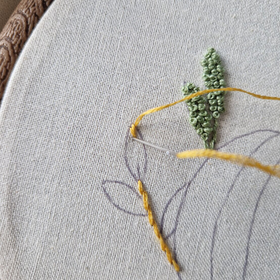 idea%5Fautumn%2Dembroidery%2Dprojects%2Dto%2Dtry%2Dhoop%5Fstep%2D18.jpg?sw=554&q=85