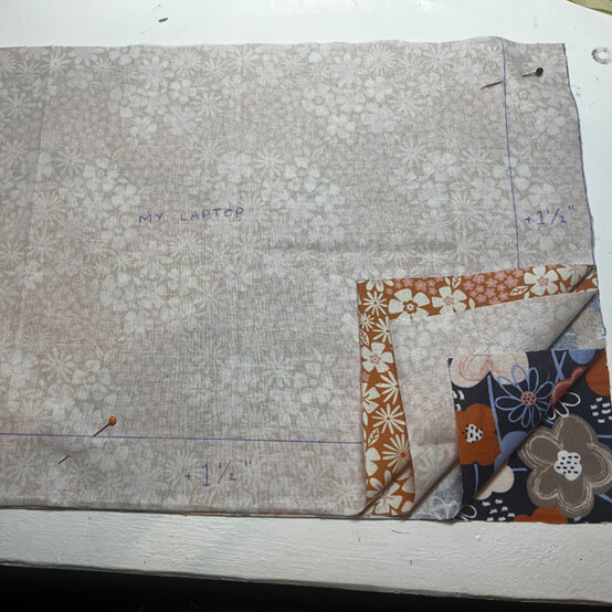 idea%5Fhow%2Dto%2Dsew%2Da%2Dquilted%2Dlaptop%2Dbag%5Fstep2b.jpg?sw=554&q=85