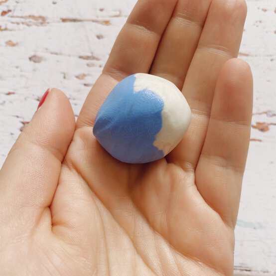 3_how-to-make-a-mould-for-resin.jpg?sw=554&q=85