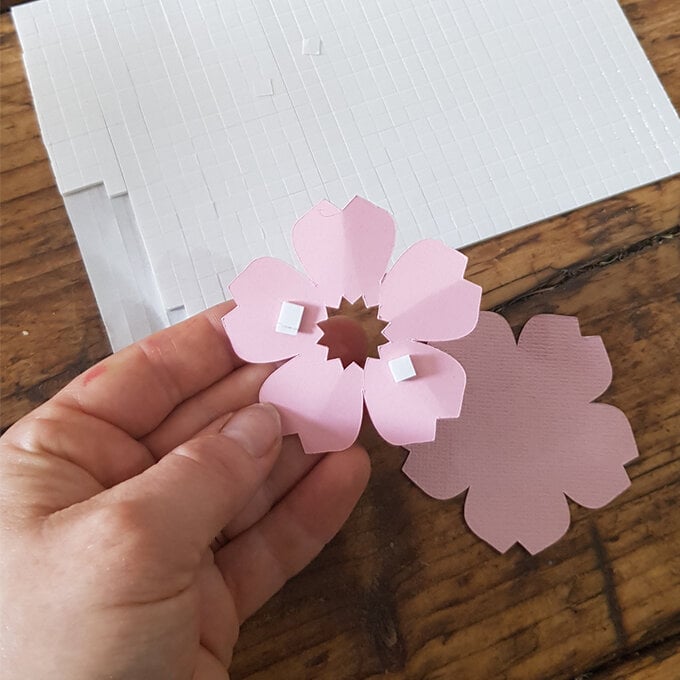 paper-flower-toppers_step6.jpg?sw=680&q=85