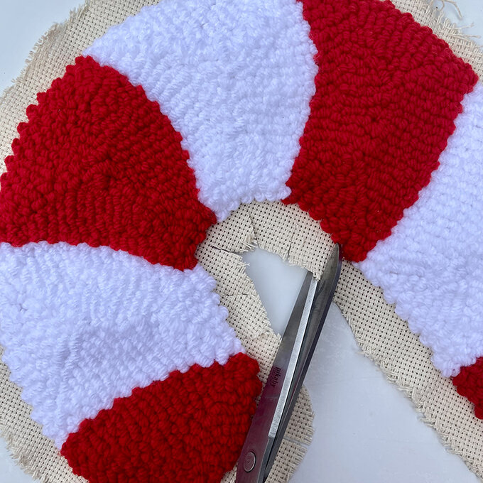 how-to-punch-needle-a-candy-cane-cushion_step_8_notches.jpg?sw=680&q=85