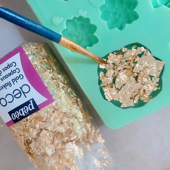 how-to-make-resin-succulents_step4.jpg?sw=554&q=85