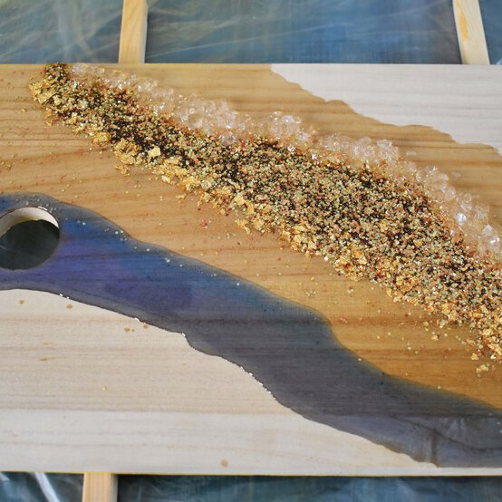 resin-cutting-board-step-5_3.jpg?sw=554&q=85