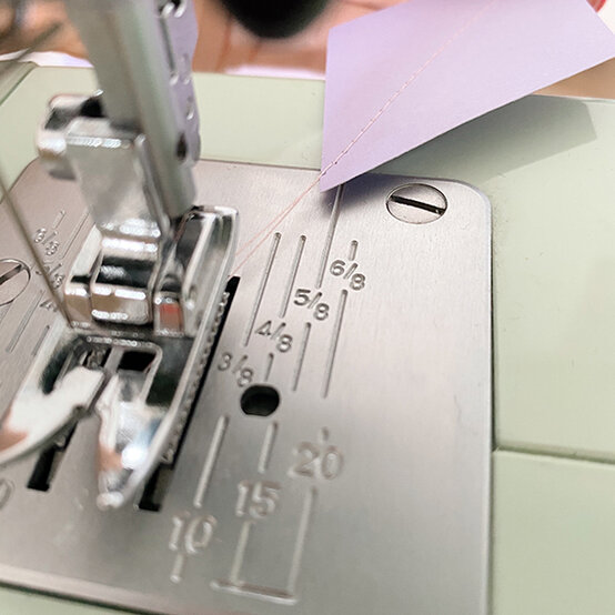 balloon-lantern-tail-step5.jpg?sw=554&q=85