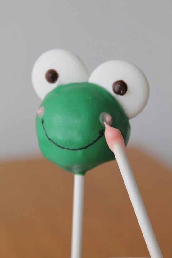 cake-pop-11-new.jpg?sw=554&q=85