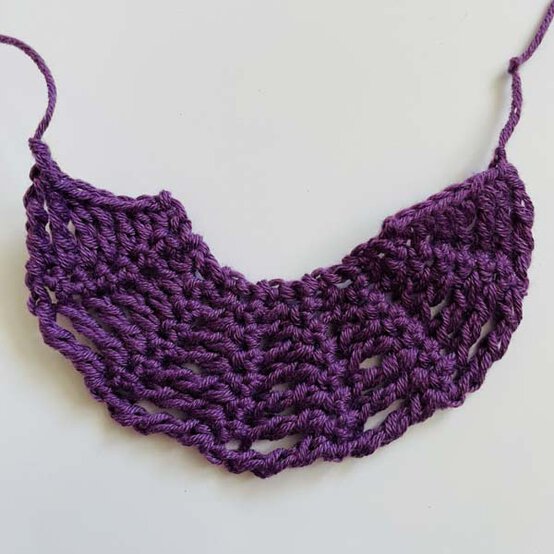 ideas%5Fhow%2Dto%2Dcrochet%2Da%2Dhalloween%2Dwreath%5Fbat%5Fstep%2D2b.jpg?sw=554&q=85