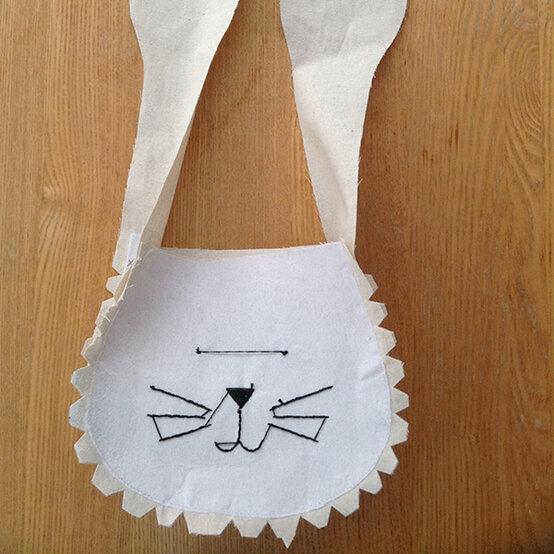 simplicity-pattern-cat-dress-bag-step17.jpg?sw=554&q=85