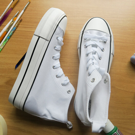 idea_personalise-a-shoe-with-fabric-paint_step1.jpg?sw=554&q=85