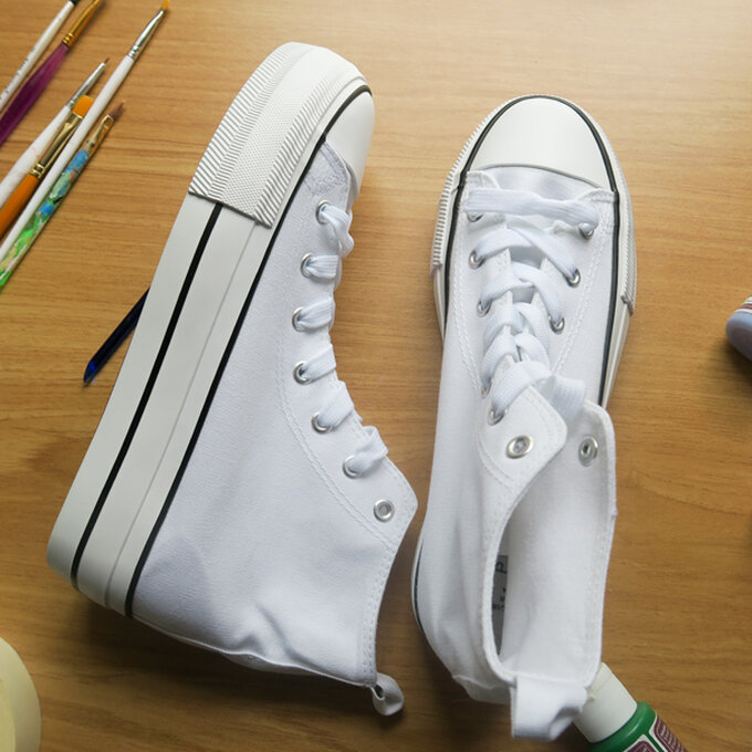 idea_personalise-a-shoe-with-fabric-paint_step1.jpg?sw=680&q=85