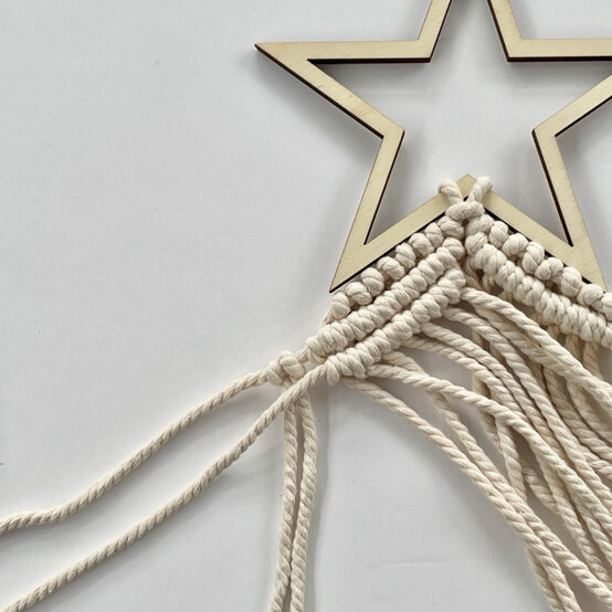 idea%5Fmacrame%2Dchristmas%2Dtrees%5Fstep4.jpg?sw=554&q=85