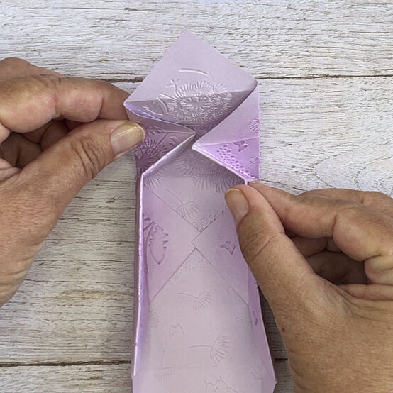 die%2Dcut%2Dprojects%2Dfor%2Dbeginners%5Forigami%2Dbox%2Dstep%2D2d.jpg?sw=554&q=85