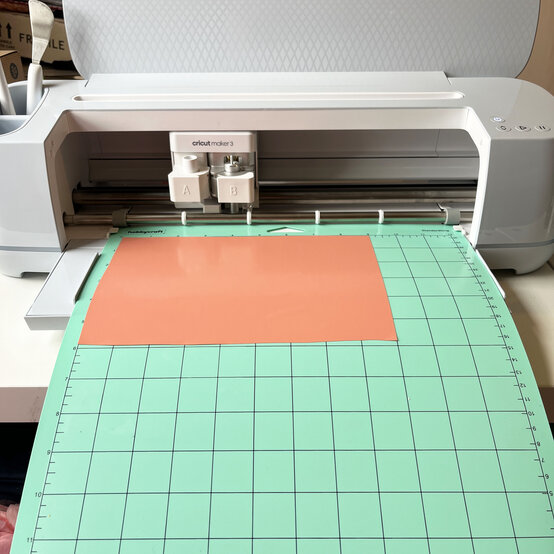 Idea_cricut-how-to-make-a-personalised-t-shirt-with-iron-on-vinyl_step2b.JPG?sw=554&q=85