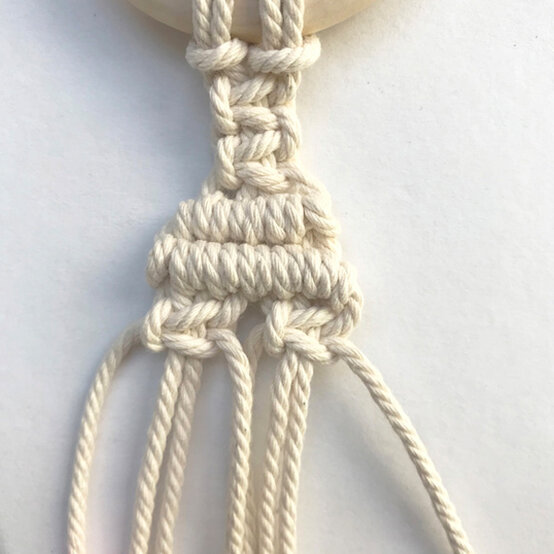 idea_macrame-medium-christmas-tree_step6.jpg?sw=554&q=85