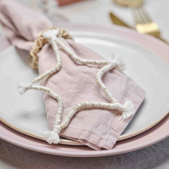 Idea_boho-projects-to-make-for-christmas_4.jpg?sw=554&q=85