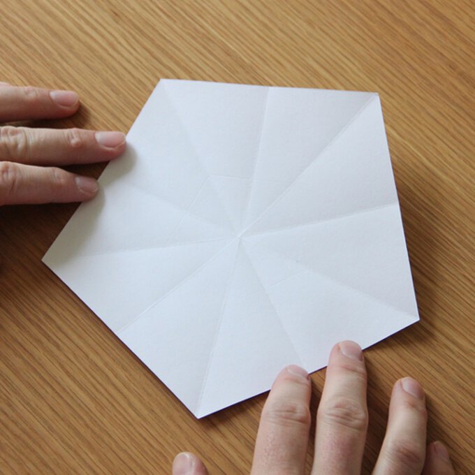 Origami-Star-Garland_Step2.jpg?sw=680&q=85
