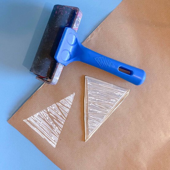 Idea_how-to-make-lino-print-gift-wrap_step8c.jpg?sw=554&q=85