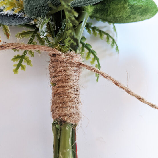 everlasting-buttonhole_step8.jpg?sw=554&q=85