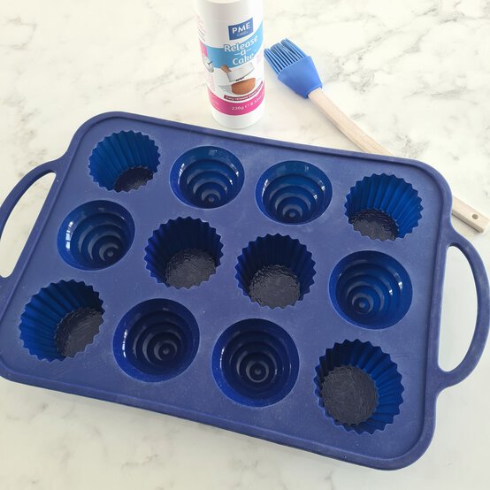 Idea_how-to-make-colourful-cupcakes_step1.jpg?sw=554&q=85