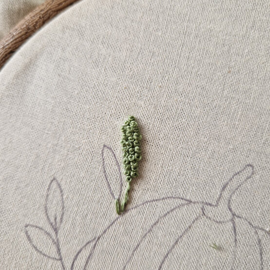 idea%5Fautumn%2Dembroidery%2Dprojects%2Dto%2Dtry%2Dhoop%5Fstep%2D23.jpg?sw=554&q=85