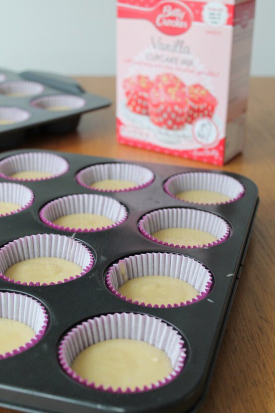 giraffe-cupcakes-1.jpg?sw=554&q=85