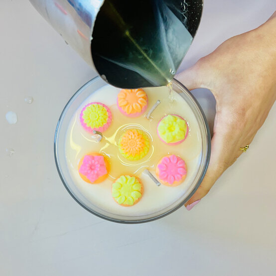 idea%5Fhow%2Dto%2Dmake%2Da%2Dflower%2Dcandle%5Fstep%2D1.jpg?sw=554&q=85