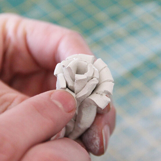 flower-ring-dish-7.jpg?sw=554&q=85