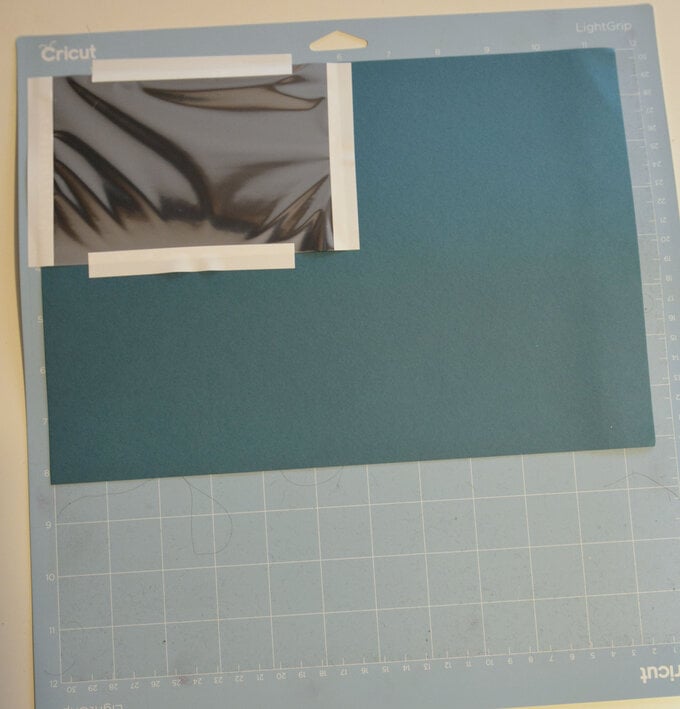 cricut_how_to_make_foiled_envelope_liners_step13.jpg?sw=680&q=85