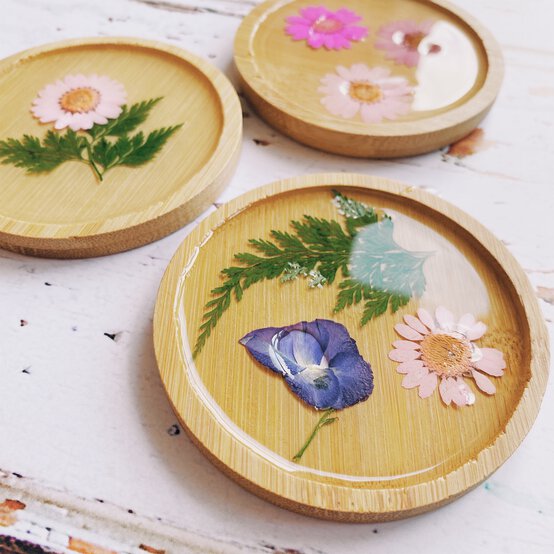5_how-to-make-pressed-floral-resin-coasters.jpg?sw=554&q=85