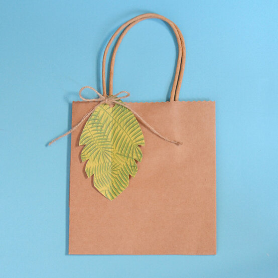 jungle-themed-party-bags-step7.jpg?sw=554&q=85