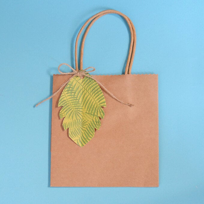 jungle-themed-party-bags-step7.jpg?sw=680&q=85