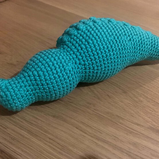 Idea_how-to-crochet-amigurumi-safari-animals_crocodile_step1e.jpg?sw=554&q=85