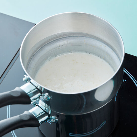 600x600_GSI_Soap_Making_Step_2.jpg?sw=554&q=85