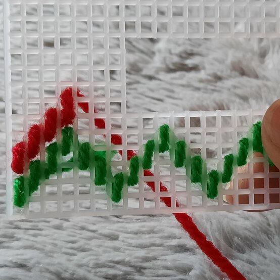 Idea_how-to-make-a-bargello-keyring_step5.jpg?sw=554&q=85