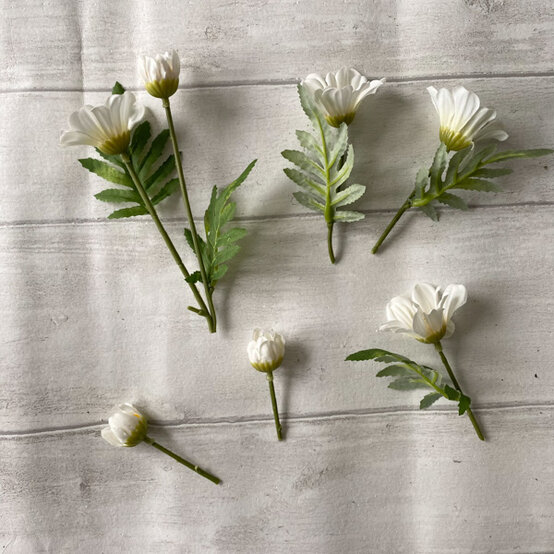 idea%5Fupdate%2Dspring%2Dwreath%2Dwith%2Dtulips%2D06.jpg?sw=554&q=85