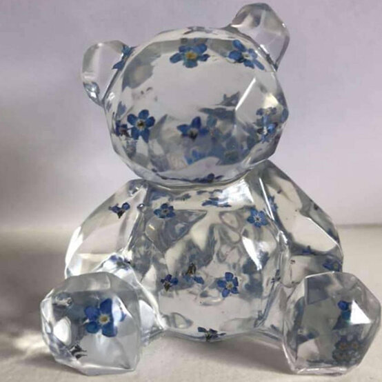 artisan-sue-gardiner-resin-teddy.jpg?sw=554&q=85