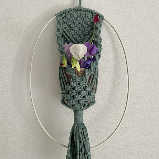 How%2Dto%2DMake%2Da%2DMacrame%2DFrame%5FOval%2Dfinal.jpg?sw=554&q=85