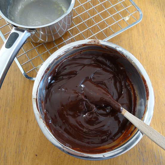 carrot_fruit_line_cake_3.jpg?sw=554&q=85