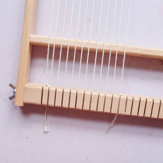 Idea_how-to-make-a-woven-christmas-banner_step3.jpg?sw=554&q=85