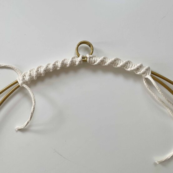 Idea_how-to-make-a-christmas-macrame-wreath_step2b.jpg?sw=554&q=85