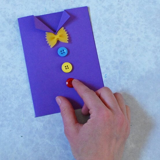 kids-fathers-day-cards-pasta-tie-card-step-1d.jpg?sw=554&q=85