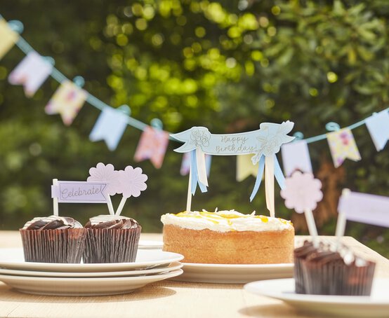 cricut-foiled-cake-toppers_hero.jpg?sw=554&q=85