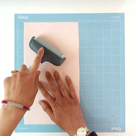 Cricut_How-to-Make-a-Ramadan-Fast-Timings-Calendar_step3a.jpg?sw=554&q=85